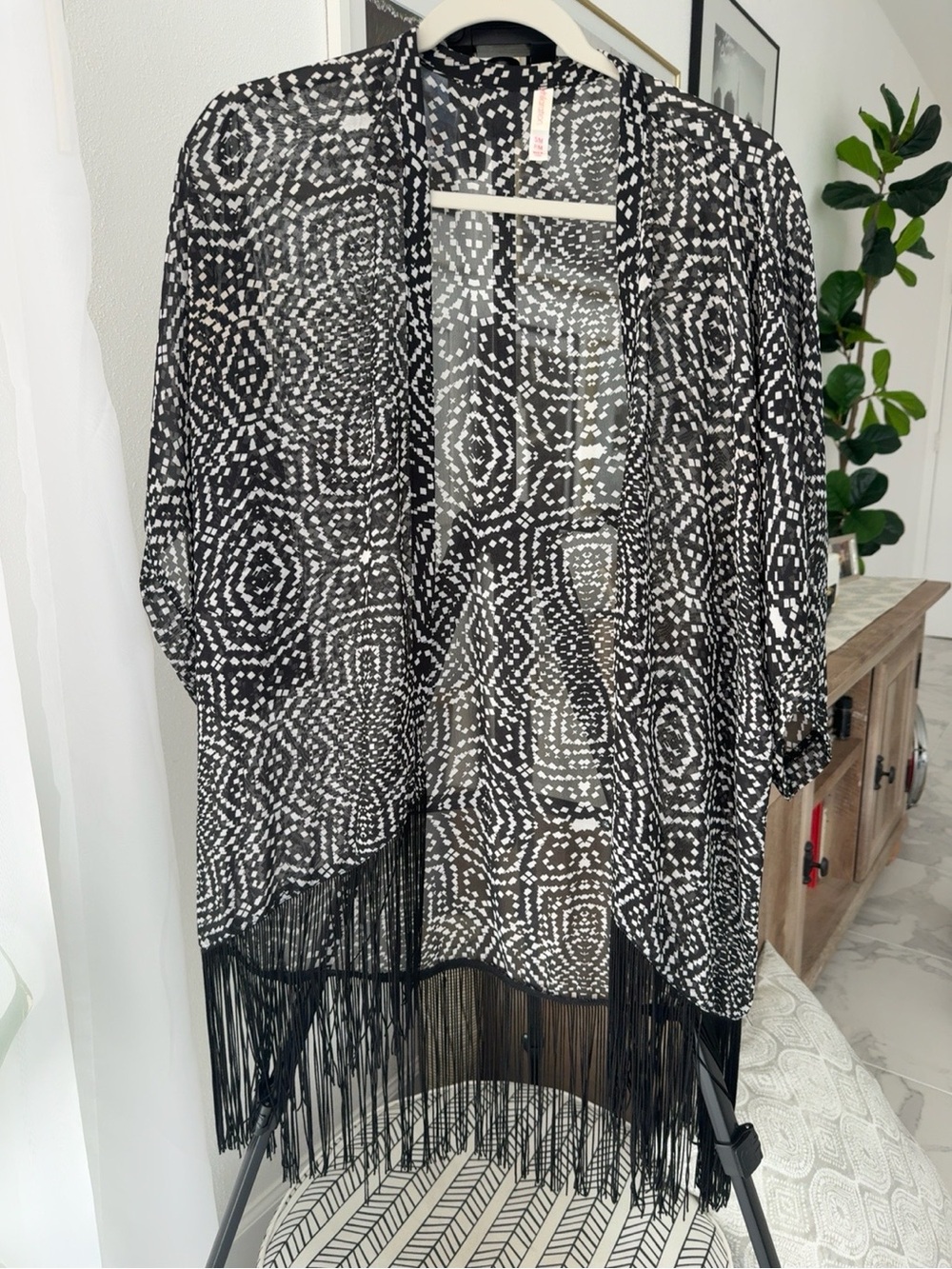 Xhilaration Black and White Geometric Fringe Kimono Size S/M but overall loose